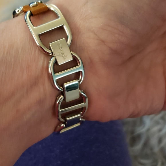 Michael Kors Watch - Picture 4 of 6